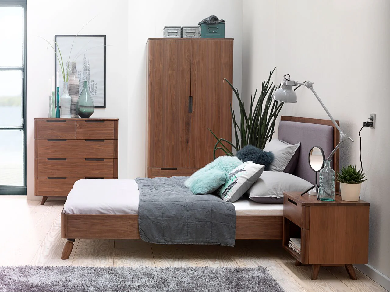 Tahoe MCM Walnut Queen Size Bed - Image 4