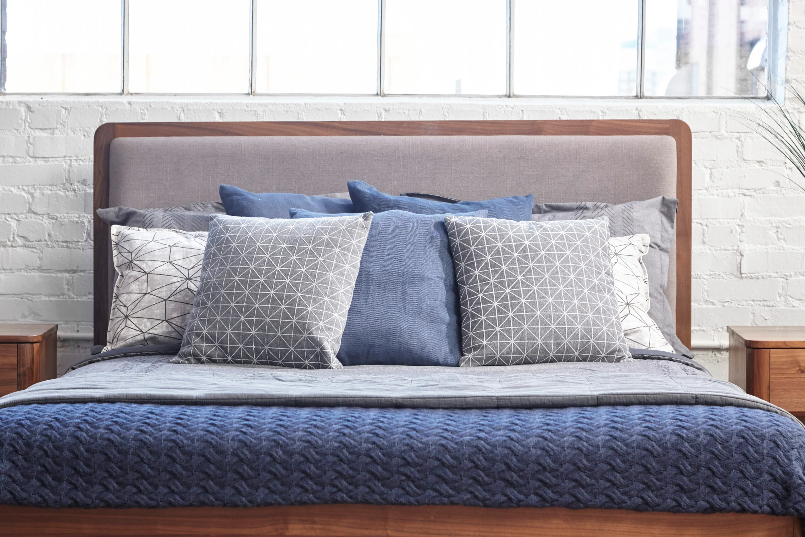 Tahoe MCM Walnut Queen Size Bed - Image 5
