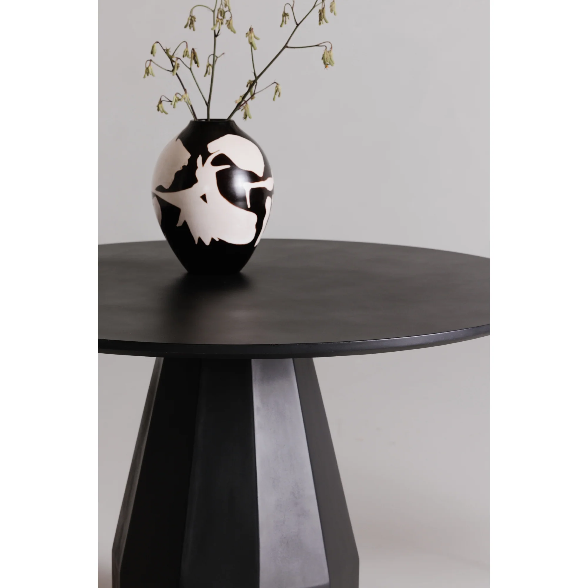 Templo Outdoor Dining Table - Image 3